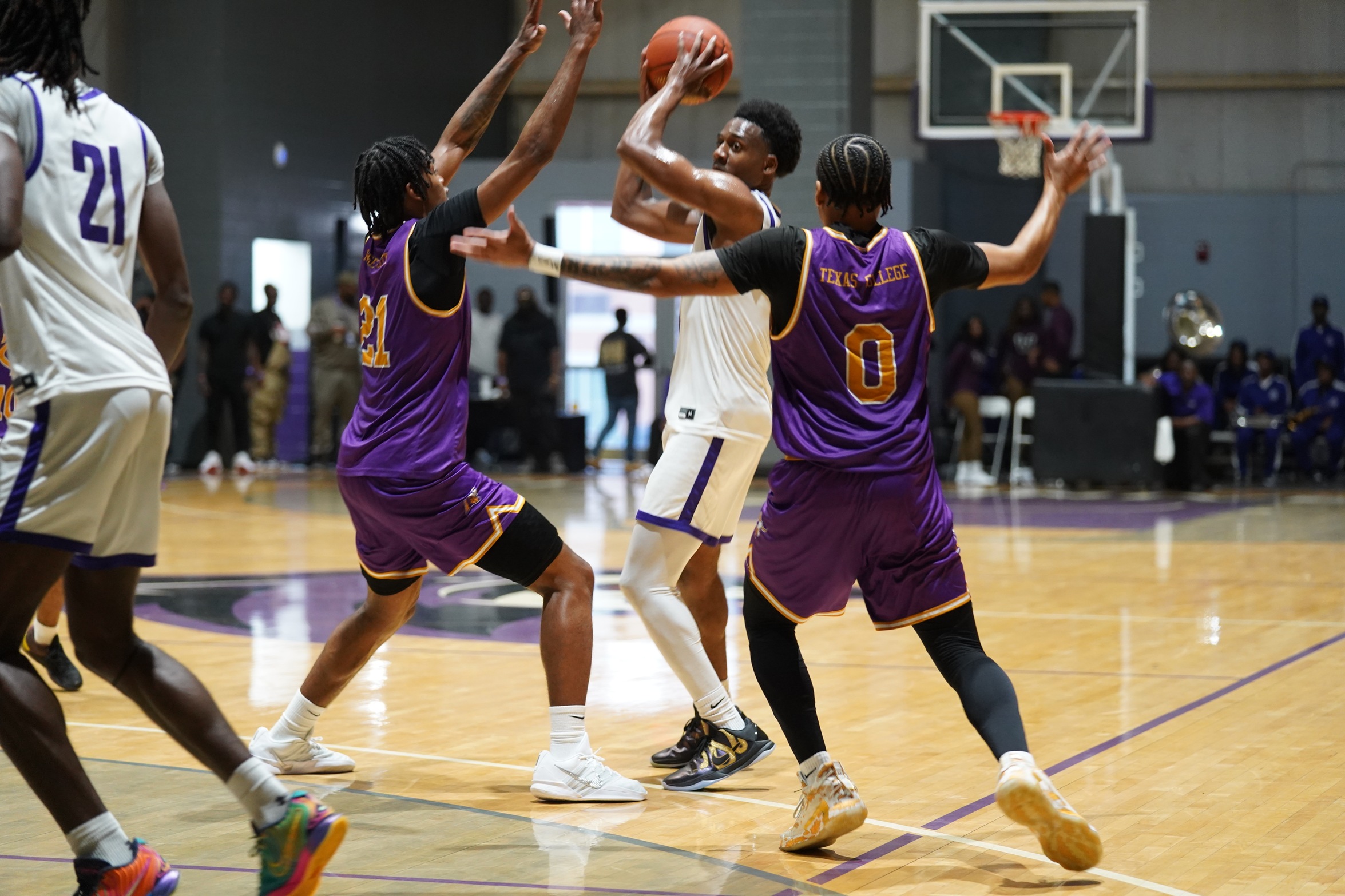 Donavan Seamster scored nine points.