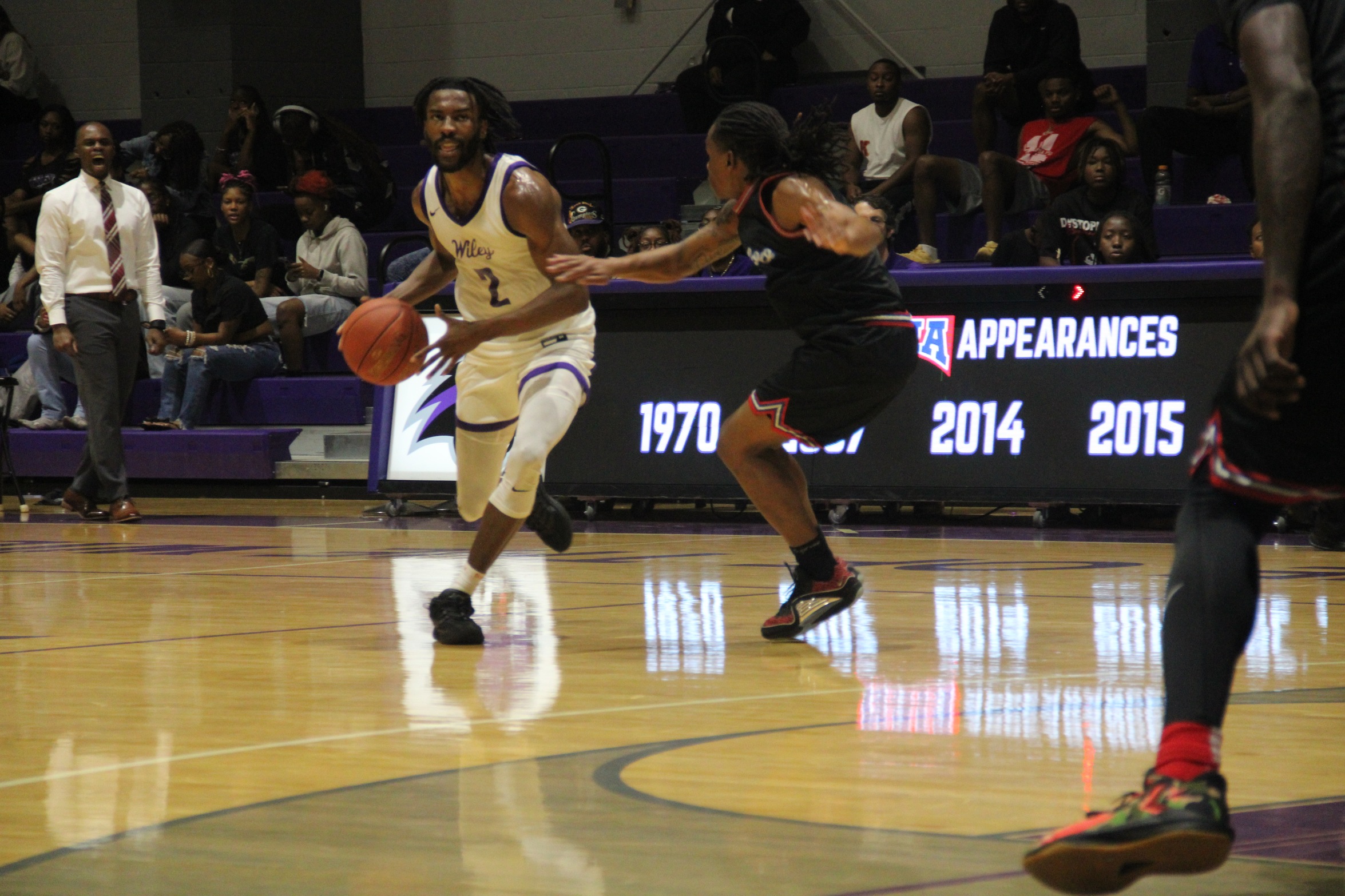 Shamir Mosley notched his third 20-plus scoring game of the season.